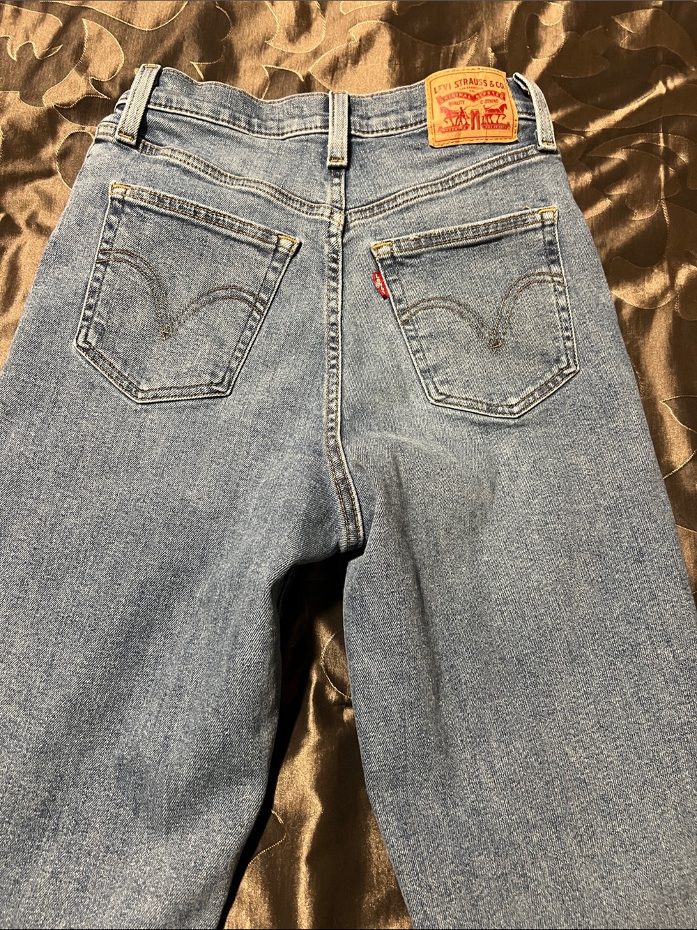 Levi's High Waisted Mom Jean Medium Wash Blue Women's Jeans Size 27